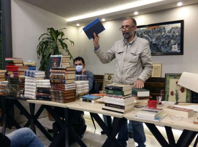 İstanbul Kitap Kahve'de Kitap Mezatı Devam Ediyor