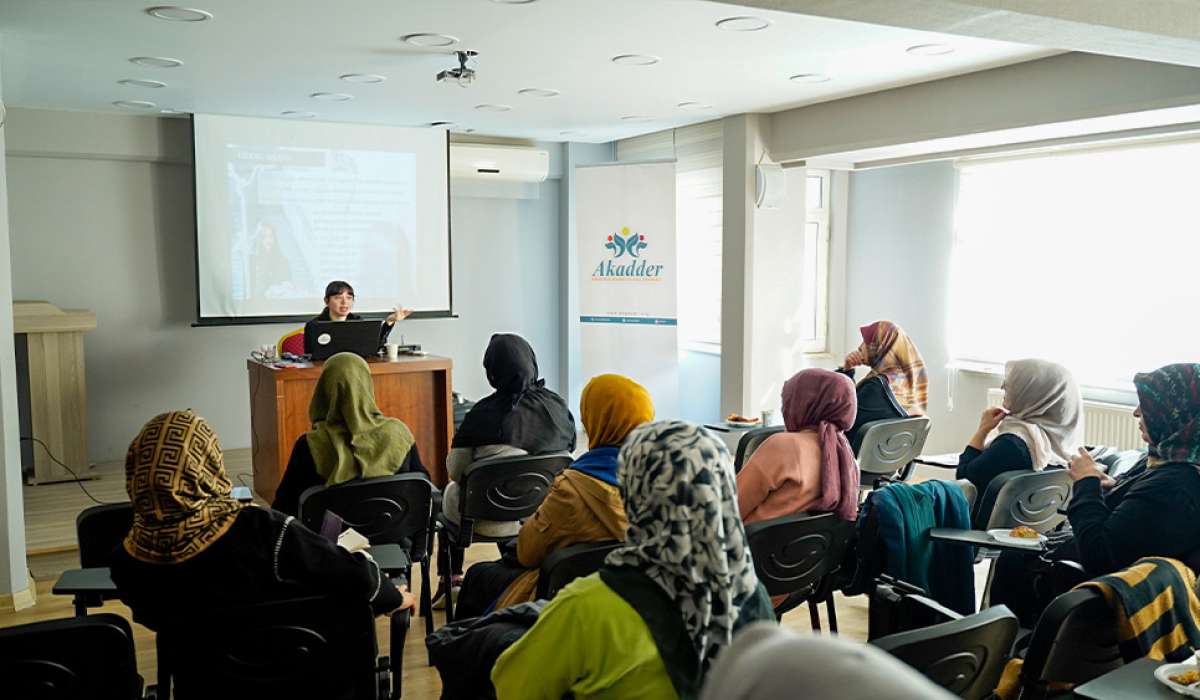  AKADDER İstanbul’da "Ergenlik Çağında Çocuğunuzun Gelişimini Anlamak" Semineri Düzenlendi