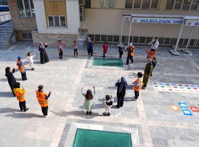 Bülbülzade Vakfı Depremden Etkilenen Çocuklar İçin "Gül ki Gülelim" Etkinliği Düzenledi