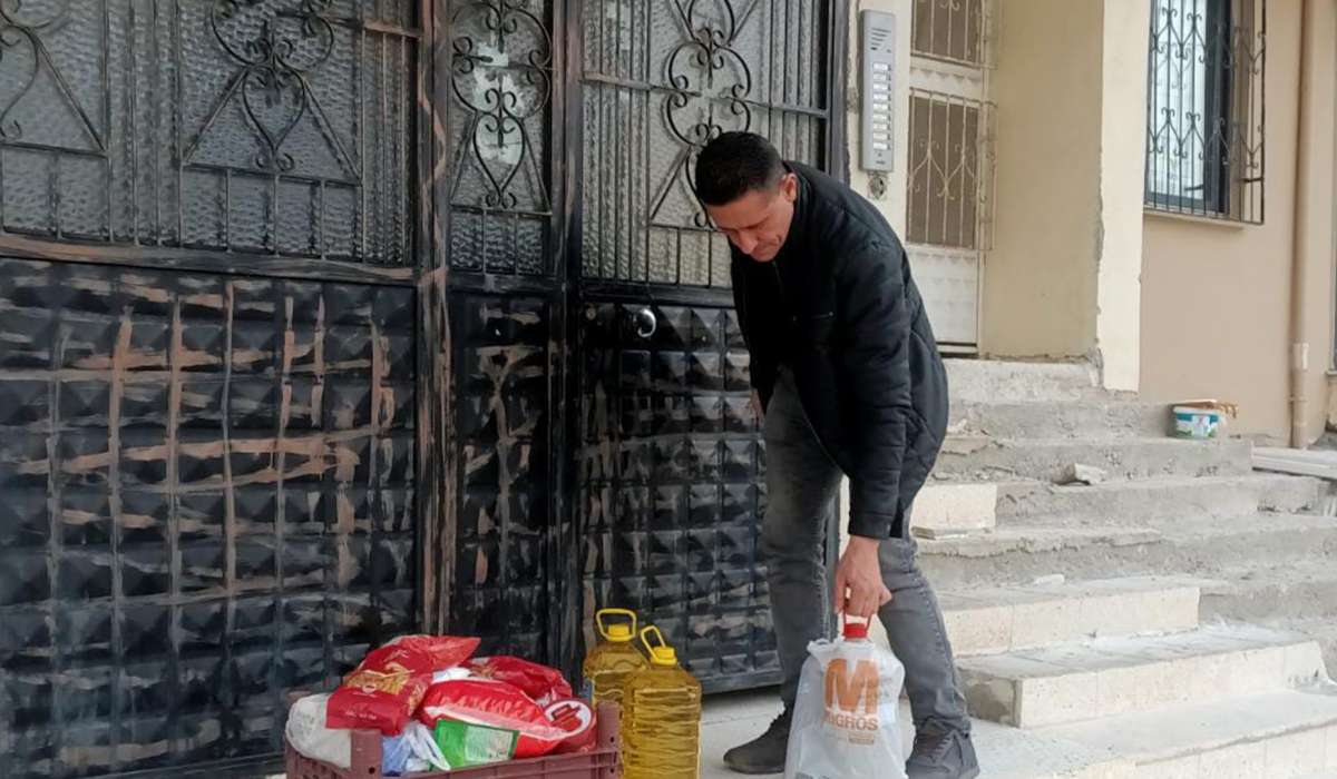 Tarsus Açık Kapı Derneğinin Depremzedelere Yardımları Devam Ediyor