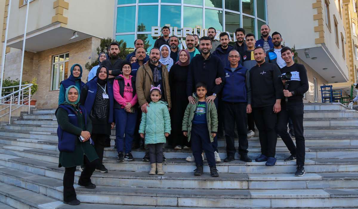 Czn Burak Anadolu Federasyonu Afet Koordinasyon Merkezimizi ve Deprem Bölgelerini Ziyaret Etti