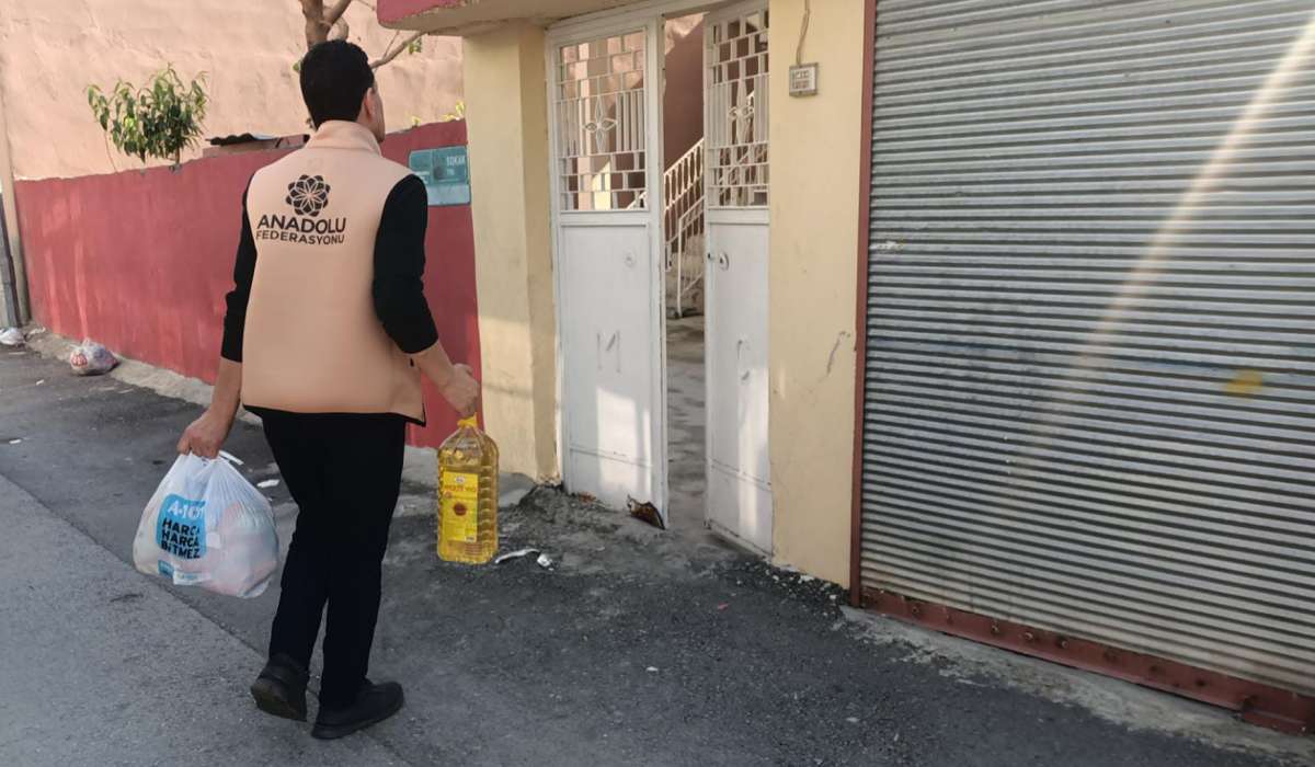 Tarsus Açık Kapı Derneği Depremzedelere Yardımlarını Sürdürüyor