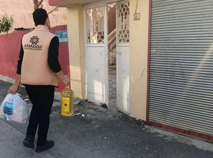 Tarsus Açık Kapı Derneği Depremzedelere Yardımlarını Sürdürüyor