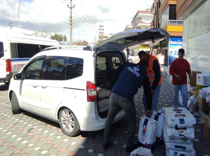 Tarsus Açık Kapı Derneği Deprem Bölgesinde Yardım Faaliyetlerine Devam Ediyor