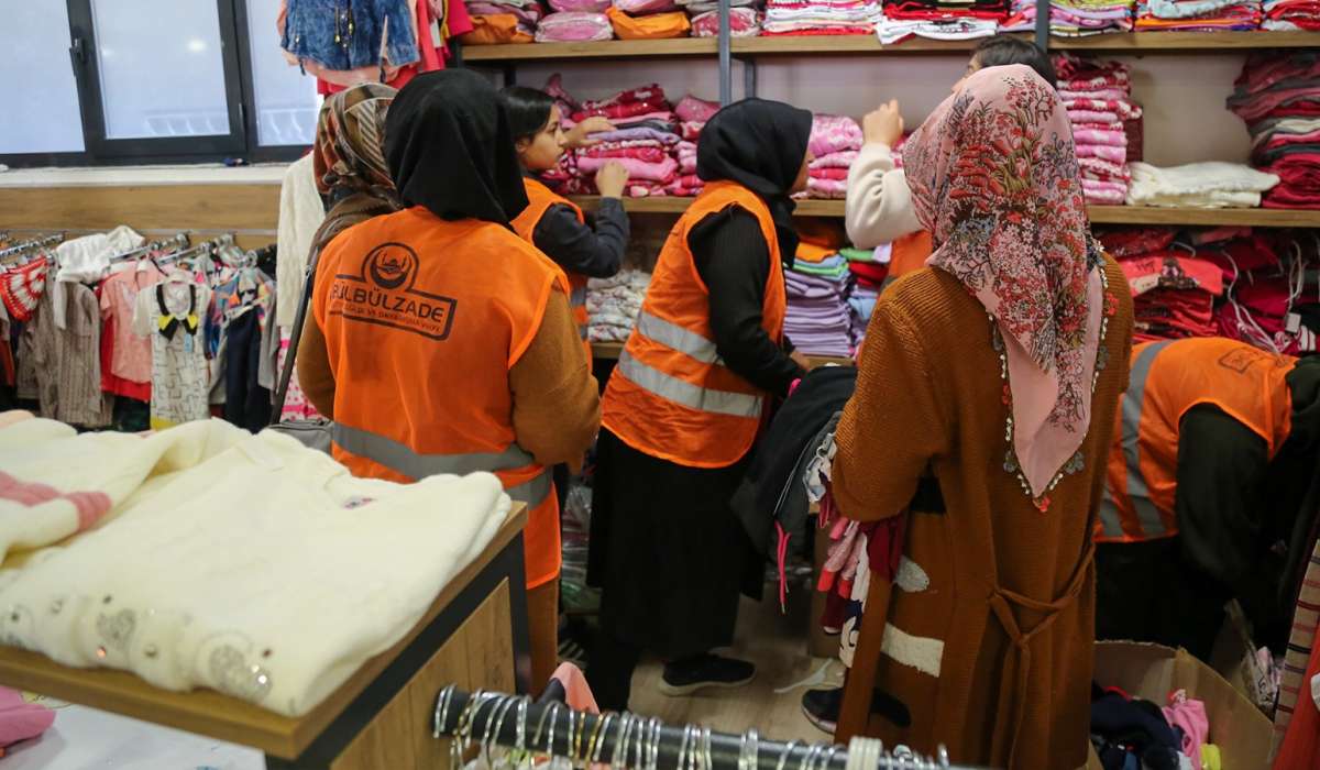 Bülbülzade Vakfı Giyim Mağazasında Ramazan Yardımları Devam Ediyor