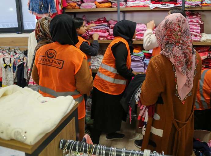 Bülbülzade Vakfı Giyim Mağazasında Ramazan Yardımları Devam Ediyor