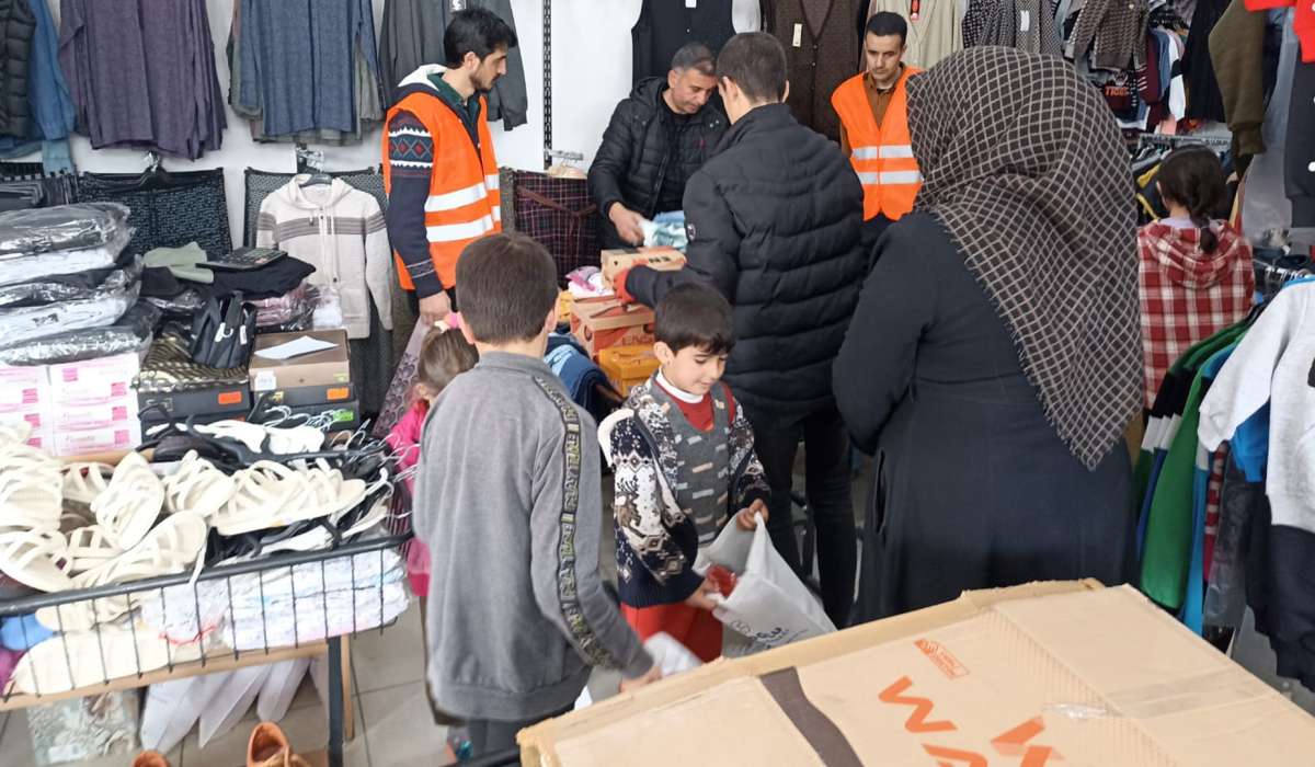 Anadolu Düşünce Derneği Yardım Faaliyetlerine Devam Ediyor