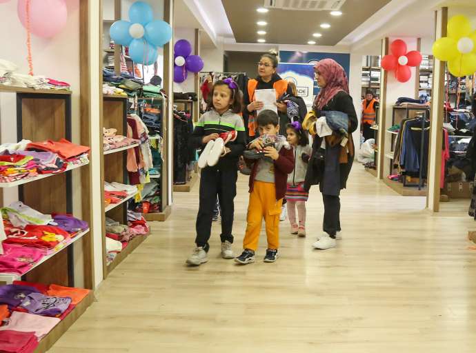 Bülbülzade Vakfı Yardım Mağazasında Ramazan Yardımları Devam Ediyor