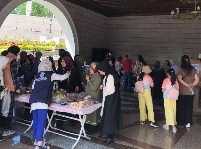 Ankara Hacı Bayram-ı Veli Meydanı’nda İyilik Kermesi