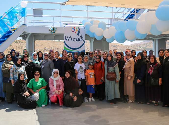 Mozaik Kadın ve Aile Derneği Gönüllüleri Halfeti Rumkale Feribot Gezisinde Buluştu