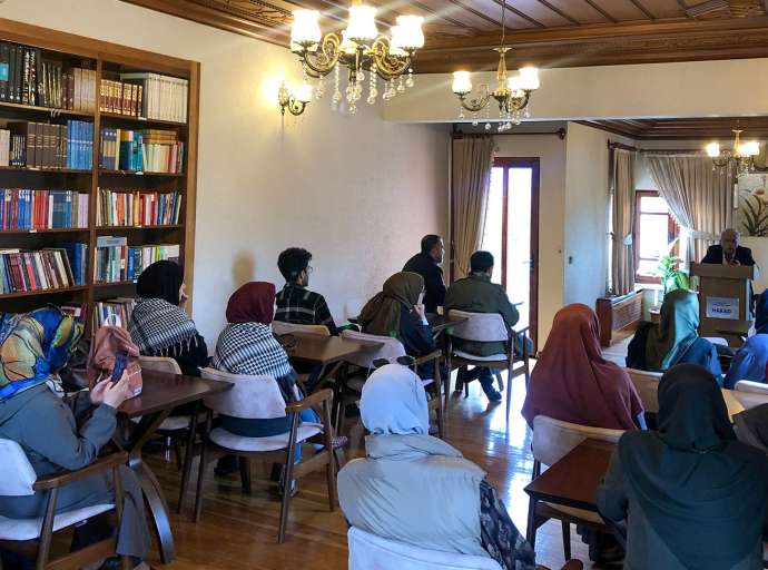 Ankara'da Gençlerle Edebiyat Üzerine Hasbihal: Şair Cumali Ünaldı Hasannebioğlu Kariyer Durağı'nın Konuğu Oldu