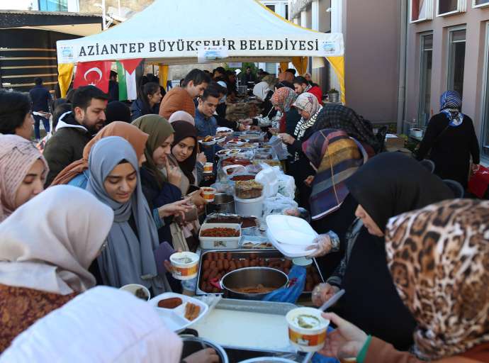 Anadolu Öğrenci Topluluğu Filistin’ Destek Çarşısı Düzenledi