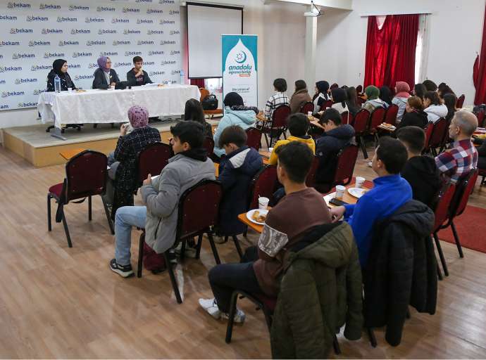Anadolu Öğrenci Birliği Ortaöğretim,“Santranç” Kitabının Tahlilini Gerçekleştirdi