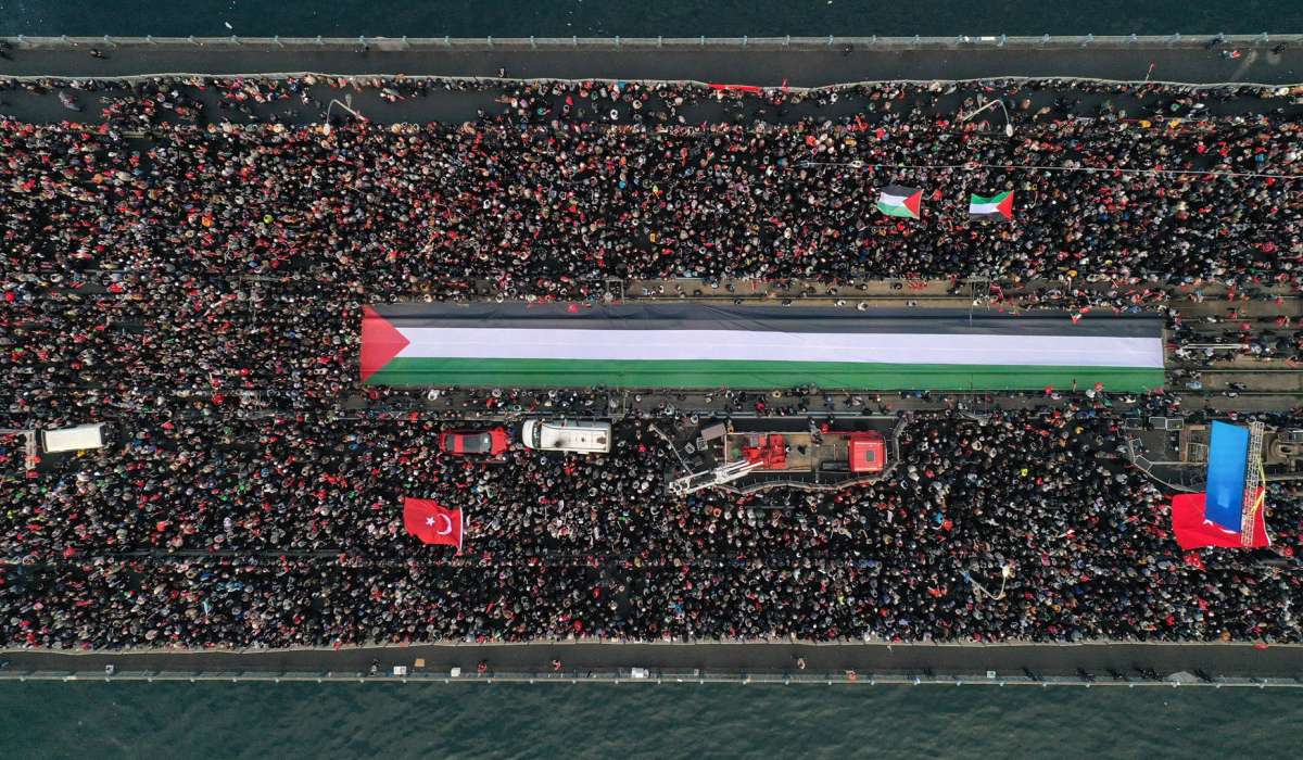 İstanbul'da Tarihi Yürüyüş: 250 Bin Kişi Şehitlerimiz ve Filistin İçin Bir Araya Geldi