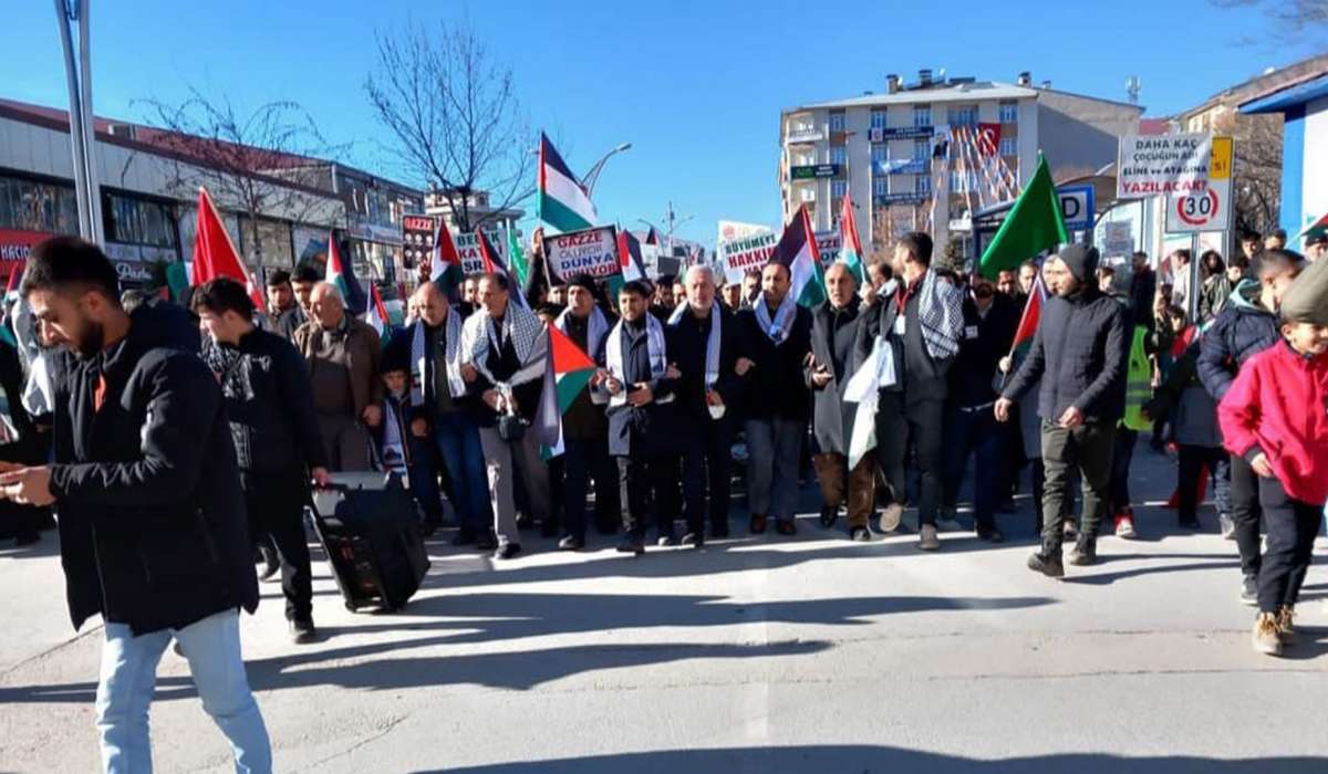 Anadolu Düşünce Derneği'nin Desteklediği Erciş'te Gazze Yürüyüşü
