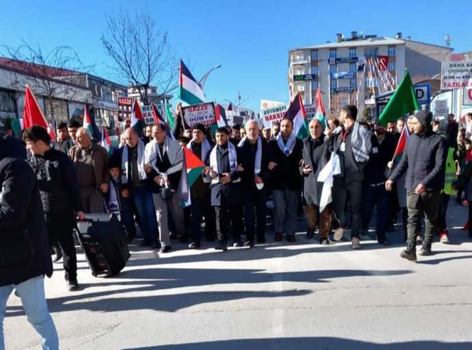 Anadolu Düşünce Derneği'nin Desteklediği Erciş'te Gazze Yürüyüşü