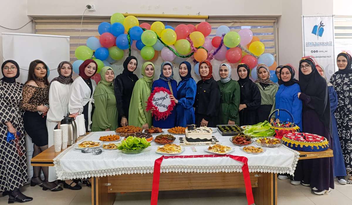 Diriliş Derneği Mezuniyet Programı