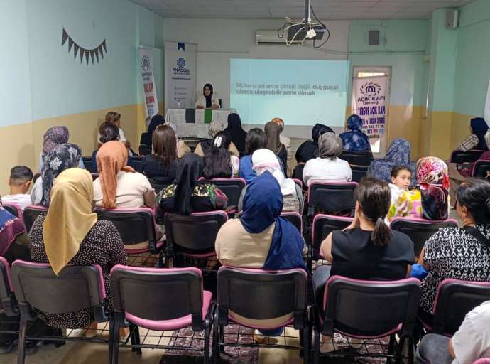 Tarsus’ta "Ailede Annenin Rolü" Semineri Düzenlendi